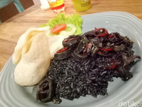 Masak Apa Hari Ini : Nasgor Cumi Hitam dan Sarden Ikan Salam yang Lezat