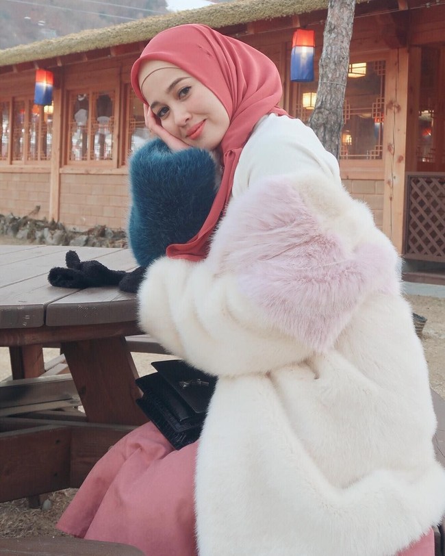 Keputusan Emma menuai banyak pro-kontra. Banyak yang kecewa, banyak pula yang mendoakan dan mendukung apapun keputusan Emma asal dia bahagia. Foto: Instagram/emma_maembongofficial