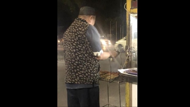 Dari Cantik hingga Hafal Alquran, Ini Penjual Makanan Viral di Indonesia