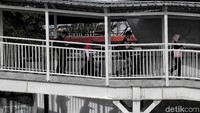 Pemerintah Kota (Pemkot) Jakarta Pusat mulai memberlakukan pengaturan pejalan kaki di Jalan Jatibaru Tanah Abang pada hari ini, Kamis (7/2/2019).