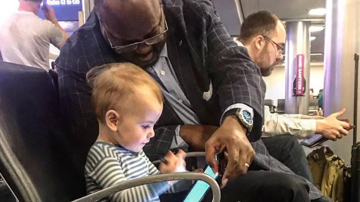 Foto Balita dan Orang Asing di Bandara Ini Mendadak Viral