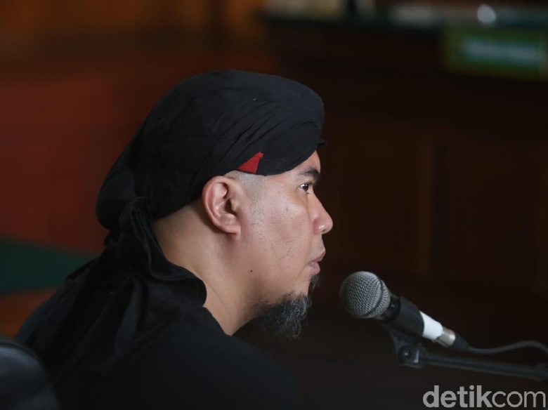 Tulis Surat dari Rutan Medaeng, Ahmad Dhani Pertanyakan Penahanannya Tulis Surat dari Rutan Medaeng, Ahmad Dhani Pertanyakan Penahanannya