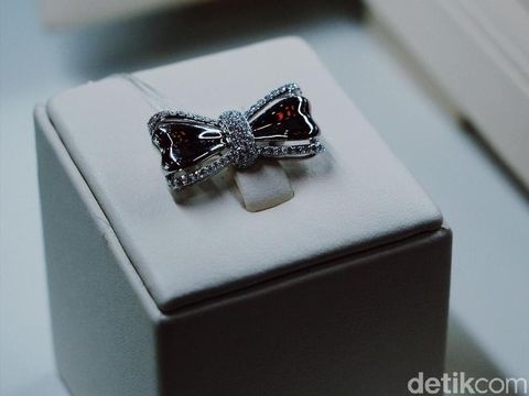  Lino & Sons merilis perhiasan berlian khusus untuk hijabers. 