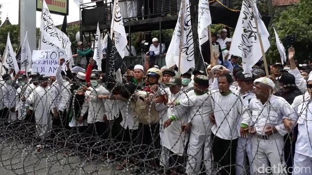 Suasana di sekitar Mapolresta Solo. 