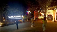 Traveler bisa datang ke sini menggunakan mobil maupun motor. Parkirannya juga luas (Syanti/detikTravel) 