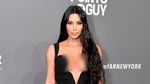 Hadiri amfAR, Kim Kardashian Nyaris Tunjukan Bagian Sensitifnya