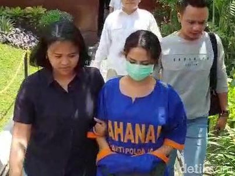 Ditahan, Vanessa Angel Belajar Ikhlas dan Jadi Lebih Religius Ditahan, Vanessa Angel Belajar Ikhlas dan Jadi Lebih Religius