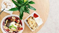 Mampir ke BEAU by Talita Setyadi. Ini sajian brunch yang dinikmati oleh ibu dua anak ini. Foto: Instagram @paolatambunann