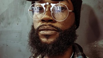 Juara kategori Portraits diriah Tim Bingham. Foto: Mobile Photography Awards