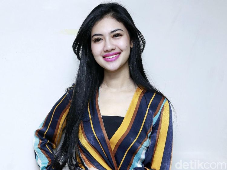 Kembalinya Senyum Della Perez