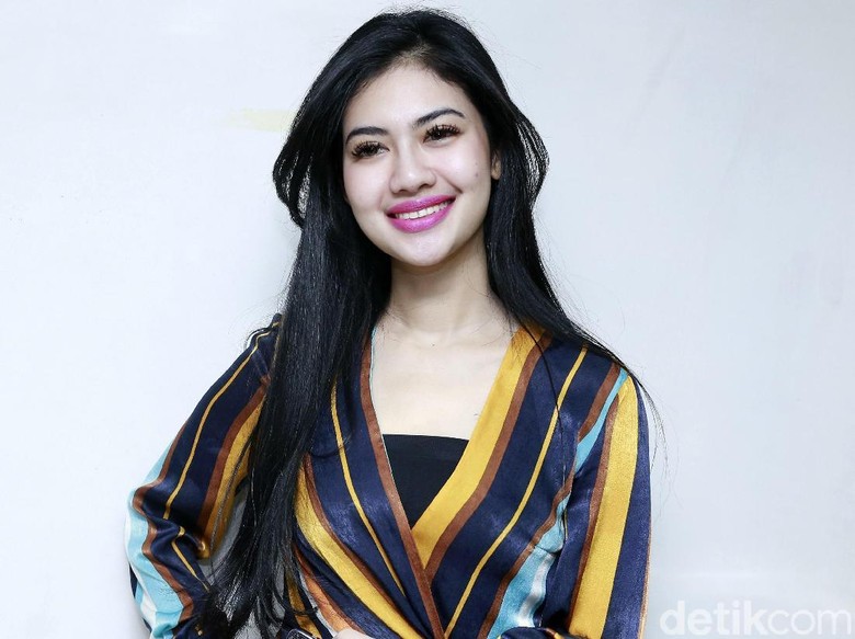 Buka Suara, Muncikari F Sebut Tak Ada Hubungan dengan Della Perez Buka Suara, Muncikari F Sebut Tak Ada Hubungan dengan Della Perez