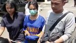 Vanessa Angel Pakai Baju Tahanan dan Tangan Diborgol