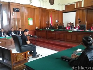 Sidang Dakwaan Ahmad Dhani Berlangsung 30 Menit