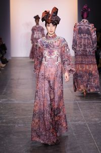 Itang Yunasz Kenalkan Indahnya Sumba Di New York Fashion Week 2019