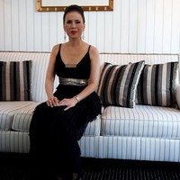 Seperti dikutip Reuters, Putri Ulbolratana yang juga berani tampil seksi terlepas usianya sudah lebih dari 60 tahun, juga memiliki gelar master di bidang kesehatan publik dari University of California. Foto: AFP