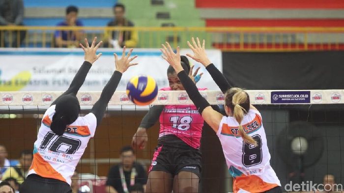 Jakarta Pertamina Energi vs Jakarta BNI 46 di final four putaran I Proliga 2019 (Foto: detikSport/Andhika Dwi) Jakarta Pertamina Energi vs Jakarta BNI 46 di final four putaran I Proliga 2019 (Foto: detikSport/Andhika Dwi)