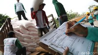 Pupuk Indonesia juga memastikan stok pupuk Nasional selalu terjaga dan distribusinya tidak terganggu. Hingga 7 Februari 2019 stok pupuk subsidi Nasional di Lini III dan Lini IV total sebesar 1,39 juta ton. Jumlah tersebut dua kali lipat dari ketentuan stok yang ditetapkan oleh Pemerintah, jumlah berlimpah ini belum termasuk dengan stok yang terdapat di gudang pabrik dan provinsi. Adapun rincian stok Lini III & IV tersebut terdiri dari 454.788 Urea, 452.921 ton NPK, 148.398 ton Organik, 192.613 ton SP-36 dan 145.682 ton ZA. Penyaluran tersebut dilakukan melalui Gudang yang tersebar di seluruh daerah dan pelosok Nusantara.