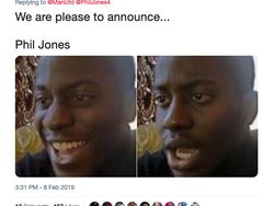 Kasihan Phil Jones, Di-Bully Netizen Usai Teken Kontrak Baru di MU