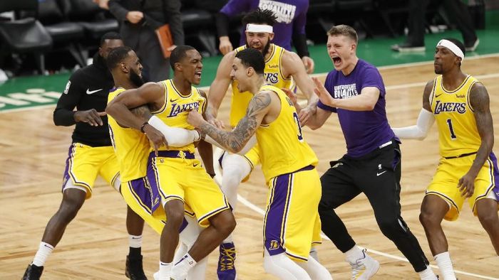 Los Angeles Lakers menang atas Boston Celtics berkat buzzer beater Rajon Rondo (Foto: David Butler II-USA TODAY Sports)