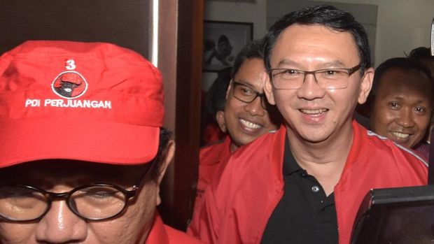 Basuki T Purnama alias Ahok pernah dijerat dengan pasal penodaan agama, pasal yang sama yang dikenakan dalam laporan terhadap Rocky Gerung.