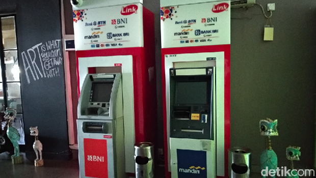 Mesin ATM di wisma.