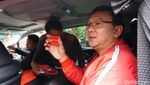 Momen Ahok Berjaket PDIP dan Pamer Kartu Anggota