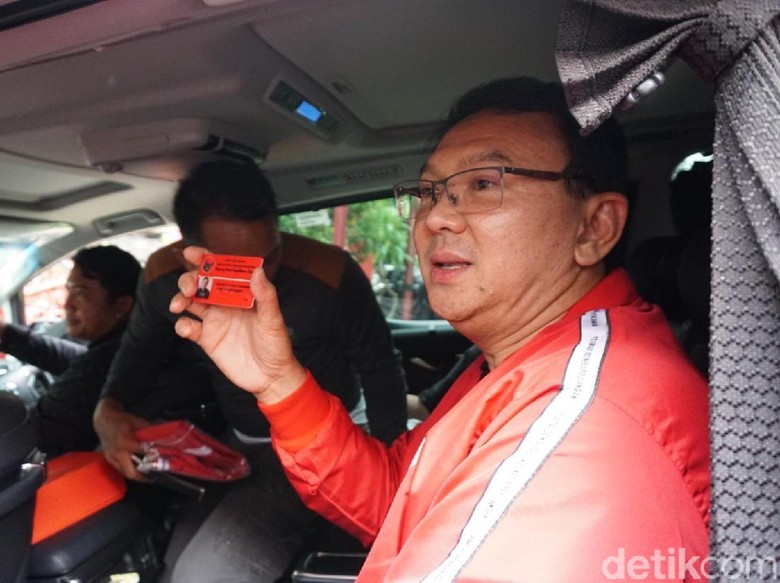 Terungkap! Ini Wanita yang Duduk di Sebelah Ahok saat di Mobil Terungkap! Ini Wanita yang Duduk di Sebelah Ahok saat di Mobil