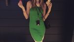 Behati Prinsloo Ternyata Hobi Berkebun dan Pamer Pose Minum