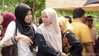 Nampak rekan-rekan artis seperti Inneke Koesherawati yang hadir di sana. Pool/Noel/detikFoto.