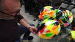 Cakep, Helm Valentino Rossi Dilukis Tangan