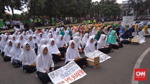 Protes Puisi, Santri Sebut Fadli Zon Hewan Tak Berfikir