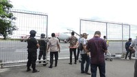 Alay diterbangkan dari Jakarta ke Lampung menggunakan pesawat komersil. Ia berangkat dari Jakarta pukul 11.25 WIB dan tiba di Lampung tidak lama berselang.