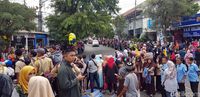 Warga Cianjur Antusias Tunggu Jokowi di Tugu Tauhid