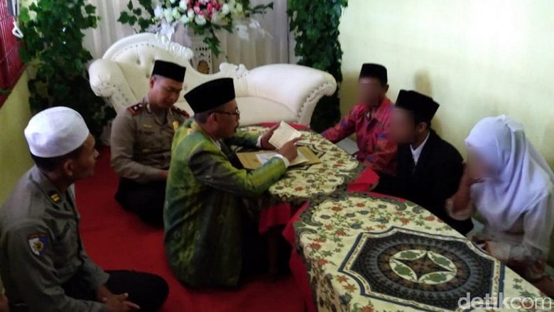Pelaku Aborsi Nikahi Korbannya di Tahanan Polres Bojonegoro Pelaku Aborsi Nikahi Korbannya di Tahanan Polres Bojonegoro