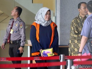 Ucapan Terima Kasih Bupati Neneng Usai Dituntut 7,5 Tahun Bui