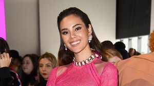 Foto: Miss Universe Catriona Gray Tebar Pesona di New York Fashion Week