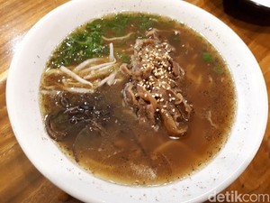 Slurpp! Hangatkan Badan dengan Ramen Topping Daging Sapi di 5 Tempat Ini