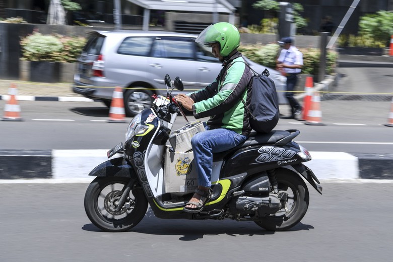 Pakai GPS saat naik motor. Foto: Antara Foto/Hafidz Mubarak A Pakai GPS saat naik motor. Foto: Antara Foto/Hafidz Mubarak A