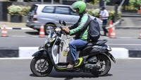 Pengendara lain yang tergabung dalam Toyota Soluna Community (TSC) pun sempat mengajukan gugatan atas keputusan MK tersebut. Namun, gugatan mereka ditolak oleh MK. Antara Foto/Hafidz Mubarak A