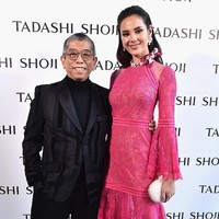 Inilah penampilan Miss Universe 2018 Catriona Gray saat eksis di New York Fashion Week Fall 2019 yang tengah berlangsung di New York City, Amerika Serikat. Perempuan berdarah Filipina ini muncul di fashion show Tadashi Shoji, Kamis (7/2/2019). (Foto: Getty Images)