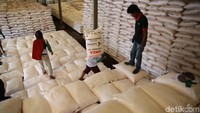 PT Pupuk Indonesia telah memastikan stok pupuk bersubsidi terjamin hingga tiga bulan ke depan khususnya di akhir musim tanam. 