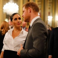 Meghan terlihat begita terpana memandang suaminya. Meghan dan Pangeran Harry menikah pada Mei tahun lalu. Janin yang dikandung Meghan saat ini adalah buah hati pertama mereka. (Foto: Getty Images)