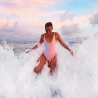 Tak Mudah Dapat FollowerRowi pun mengungkap jika mengumpulkan follower bukan hal yang mudah. Membangun followership pada awalnya butuh dedikasi. Aku mengunggah secara konsisten dan di waktu yang tepat. Aku berinvestasi pada brand dan tag fotoku dengan produk mereka, dan aku mulai mengerti apa yang pengikutku ingin lihat, ungkapnya. Foto: Instagram