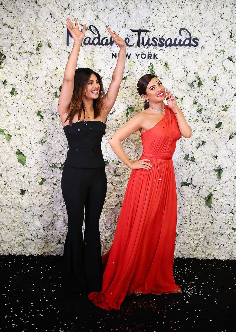 Cantik Banget.. Patung Lilin Priyanka Chopra Diresmikan di Madame Tussauds New York Cantik Banget.. Patung Lilin Priyanka Chopra Diresmikan di Madame Tussauds New York