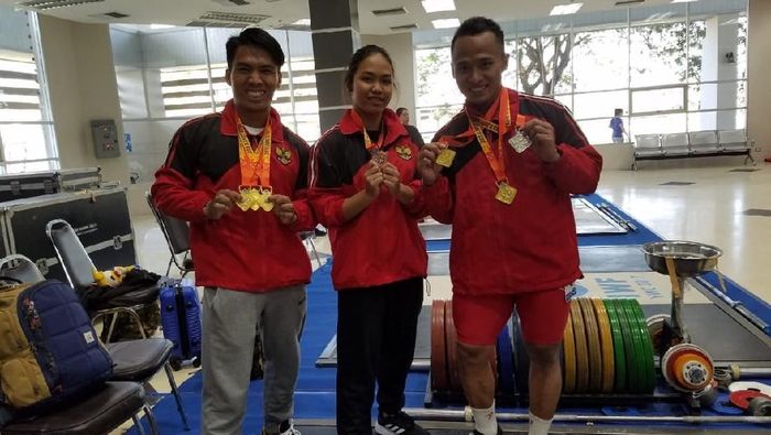 Deni dan Triyatno meraih medali emas di Kejuaraan Angkat Besi di Thailand. Foto: ist. Deni dan Triyatno meraih medali emas di Kejuaraan Angkat Besi di Thailand. Foto: ist.