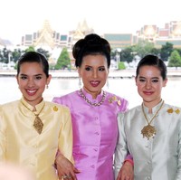 Putri Ulbolratana melepas gelar bangsawannya saat dinikahi Peter Jensen pada 25 Juli 1972. Namun pernikahan mereka berakhir dengan perceraian pada 1998. Dari pernikahan tersebut mereka dikaruniai tiga anak, Ploypailin Jensen, Poom Jensen dan Sirikitiya Jensen. Nasib malang menimpa putranya, Poom Jensen. Pada usia 21 tahun, dia meninggal dunia karena tsunami. Foto: AFP