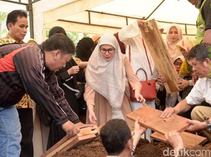 Ibunda Marini Zumarnis Sudah Lama Sakit Stroke