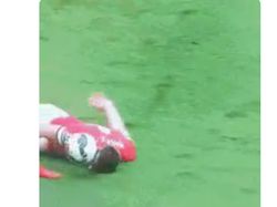 Kasihan Phil Jones, Di-Bully Netizen Usai Teken Kontrak Baru di MU