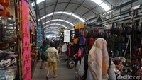Bunga-bunga cantik untuk hiasan pun tersedia di sini (Shinta/detikTravel)