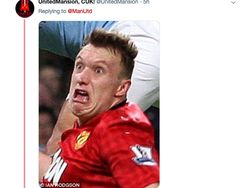 Kasihan Phil Jones, Di-Bully Netizen Usai Teken Kontrak Baru di MU